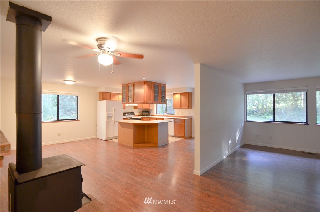5289 Southwest Lake Helena Road Port Orchard, WA 98367 - Photo 5 of 15 Gallery Image 5