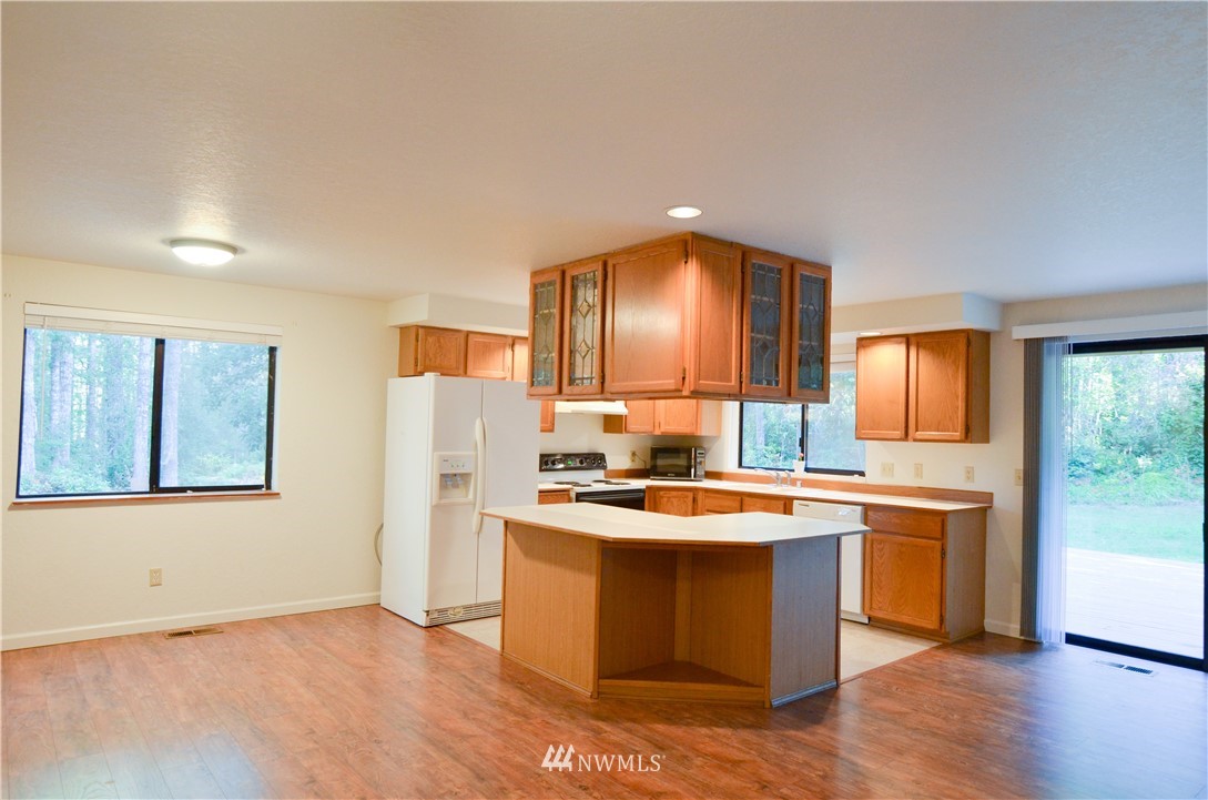5289 Southwest Lake Helena Road Port Orchard, WA 98367 - Photo 6 of 15 Gallery Image 6