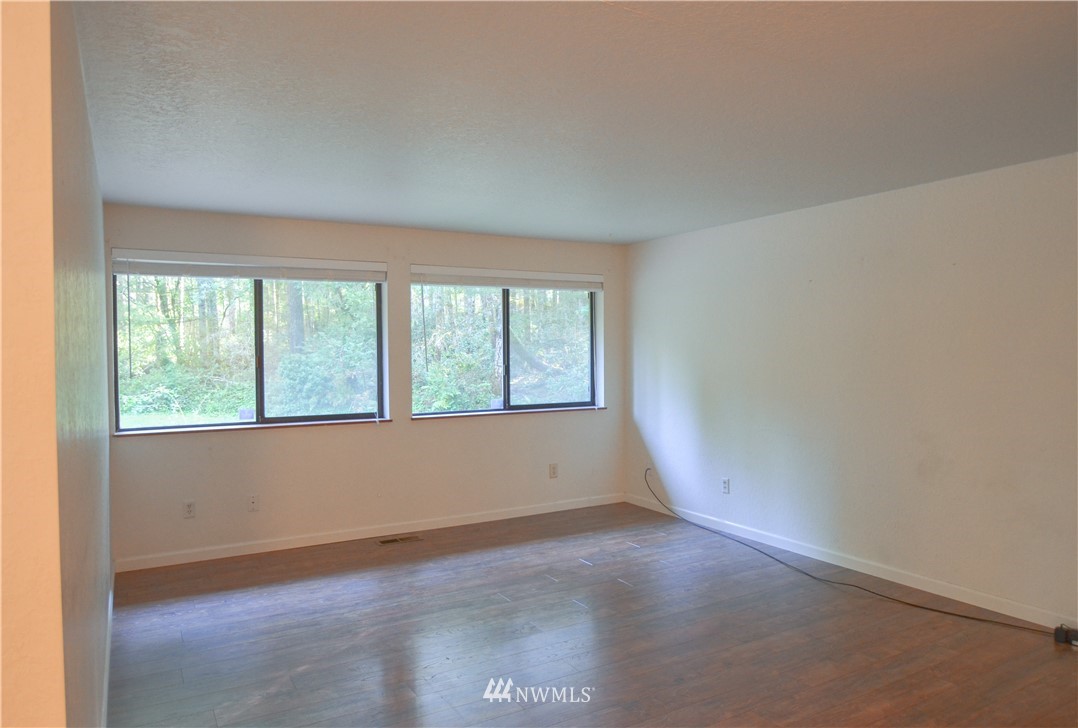 5289 Southwest Lake Helena Road Port Orchard, WA 98367 - Photo 7 of 15 Gallery Image 7