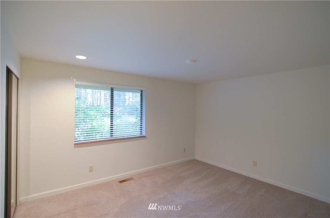 5289 Southwest Lake Helena Road Port Orchard, WA 98367 - Photo 8 of 15 Gallery Image 8