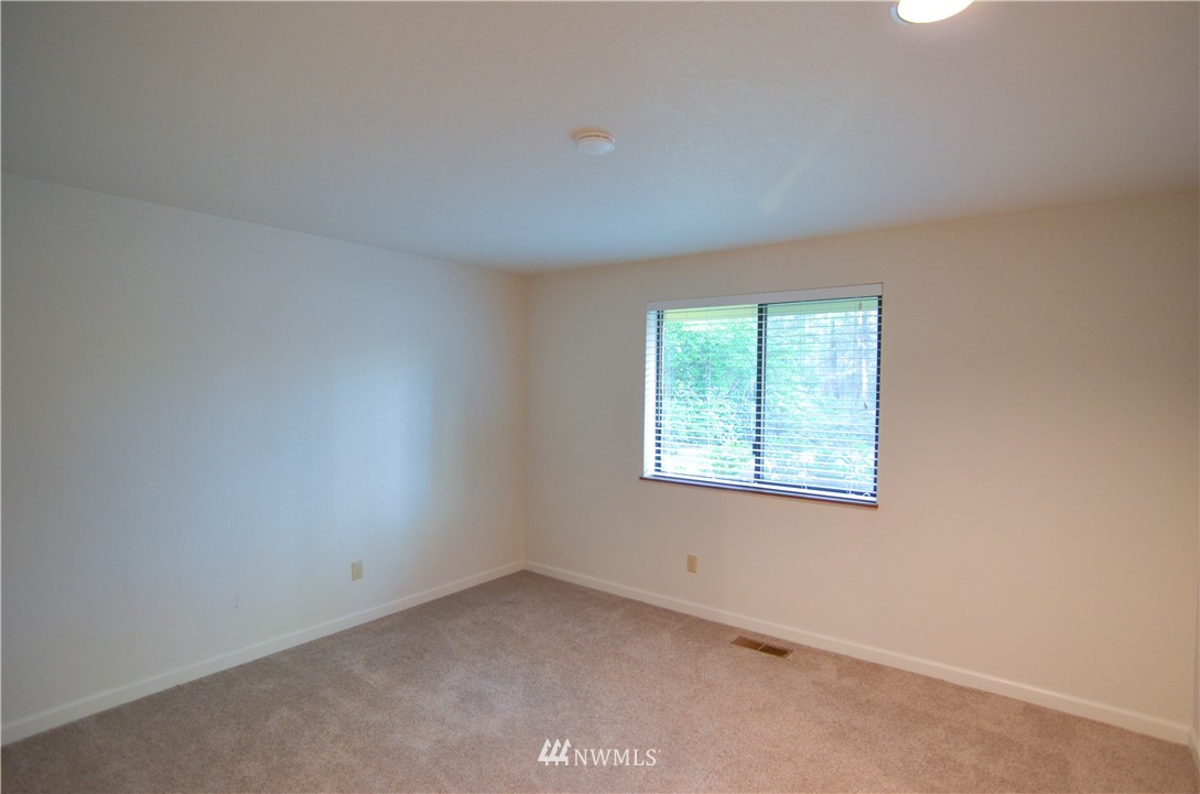 5289 Southwest Lake Helena Road Port Orchard, WA 98367 - Photo 9 of 15 Gallery Image 9
