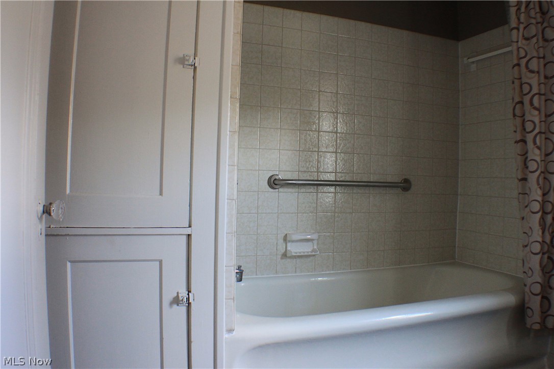 4613 Landchester Road Cleveland, OH 44109 - Photo 17 of 29 Gallery Image 17