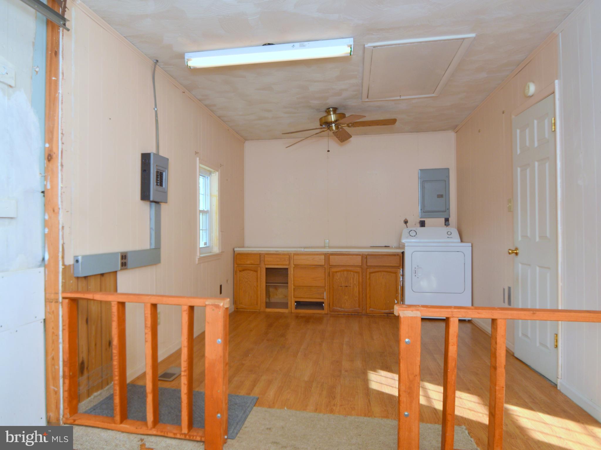 607 West Beech Road Sterling, VA 20164 - Photo 9 of 24 Garage