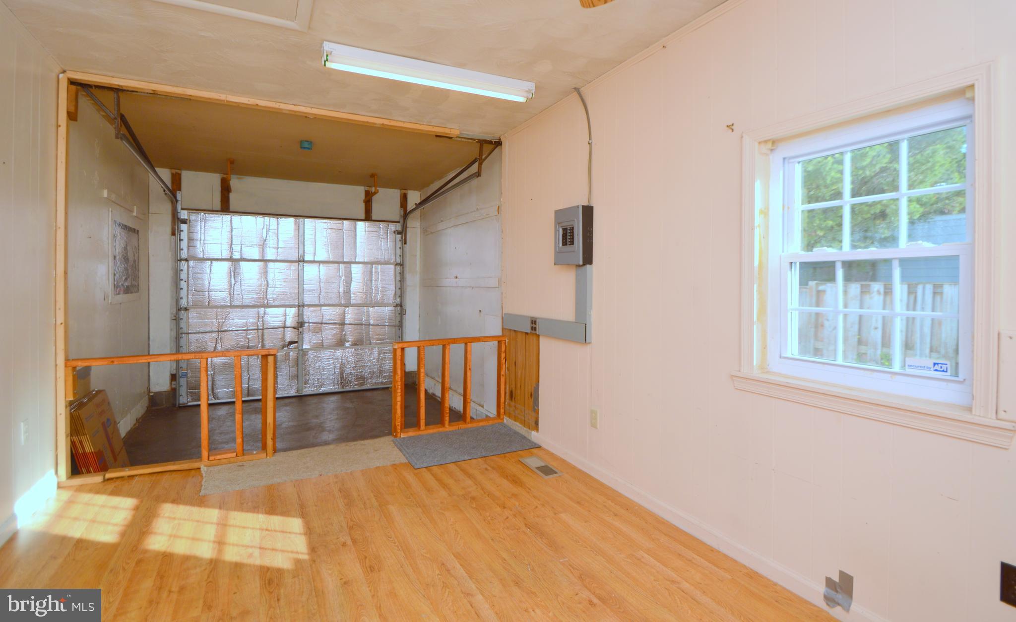 607 West Beech Road Sterling, VA 20164 - Photo 10 of 24 Garage