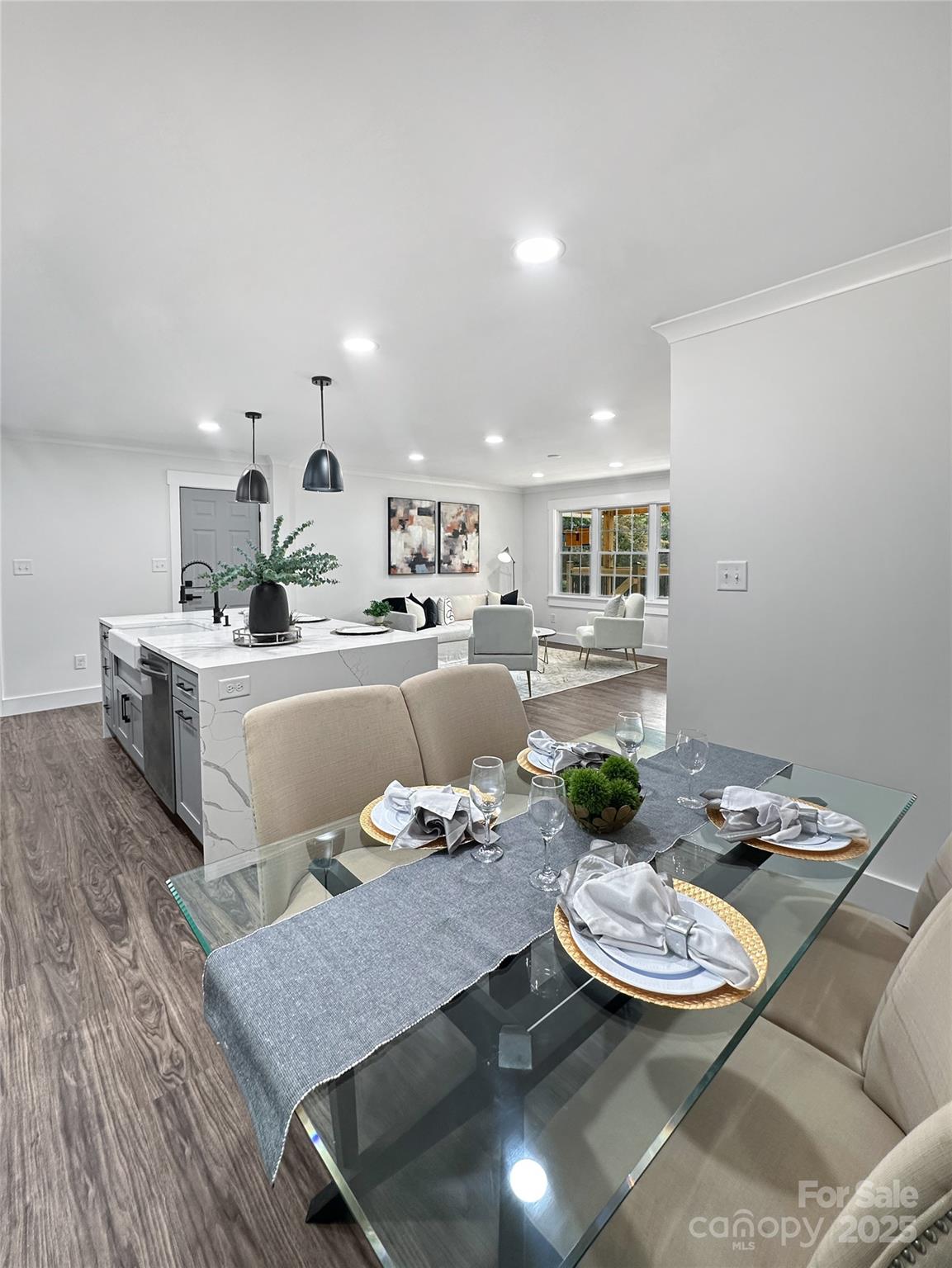 1110 West Edgemont Drive Lancaster, SC 29720 - Photo 12 of 27 a living room with furniture and a table