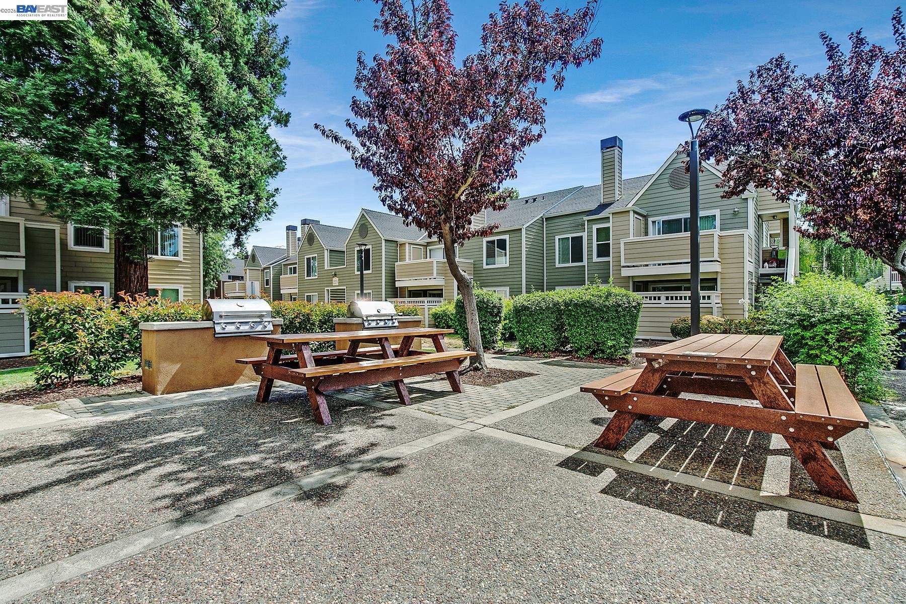 150 Reflections Drive, Unit 13 San Ramon, CA 94583 - Photo 30 of 33 a backyard of a house with outdoor seating