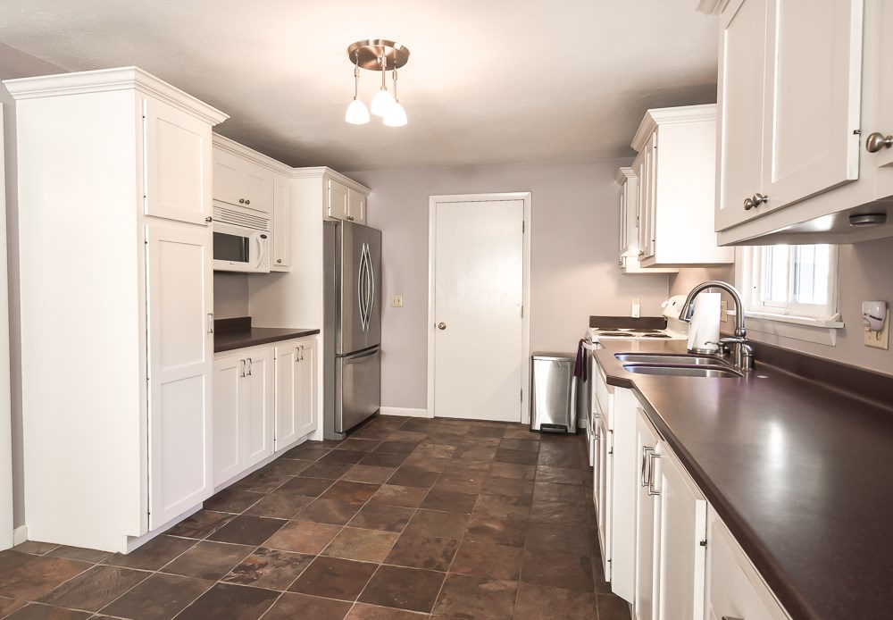 3 Center Road Amherst, NH 03031 - Photo 5 of 24
