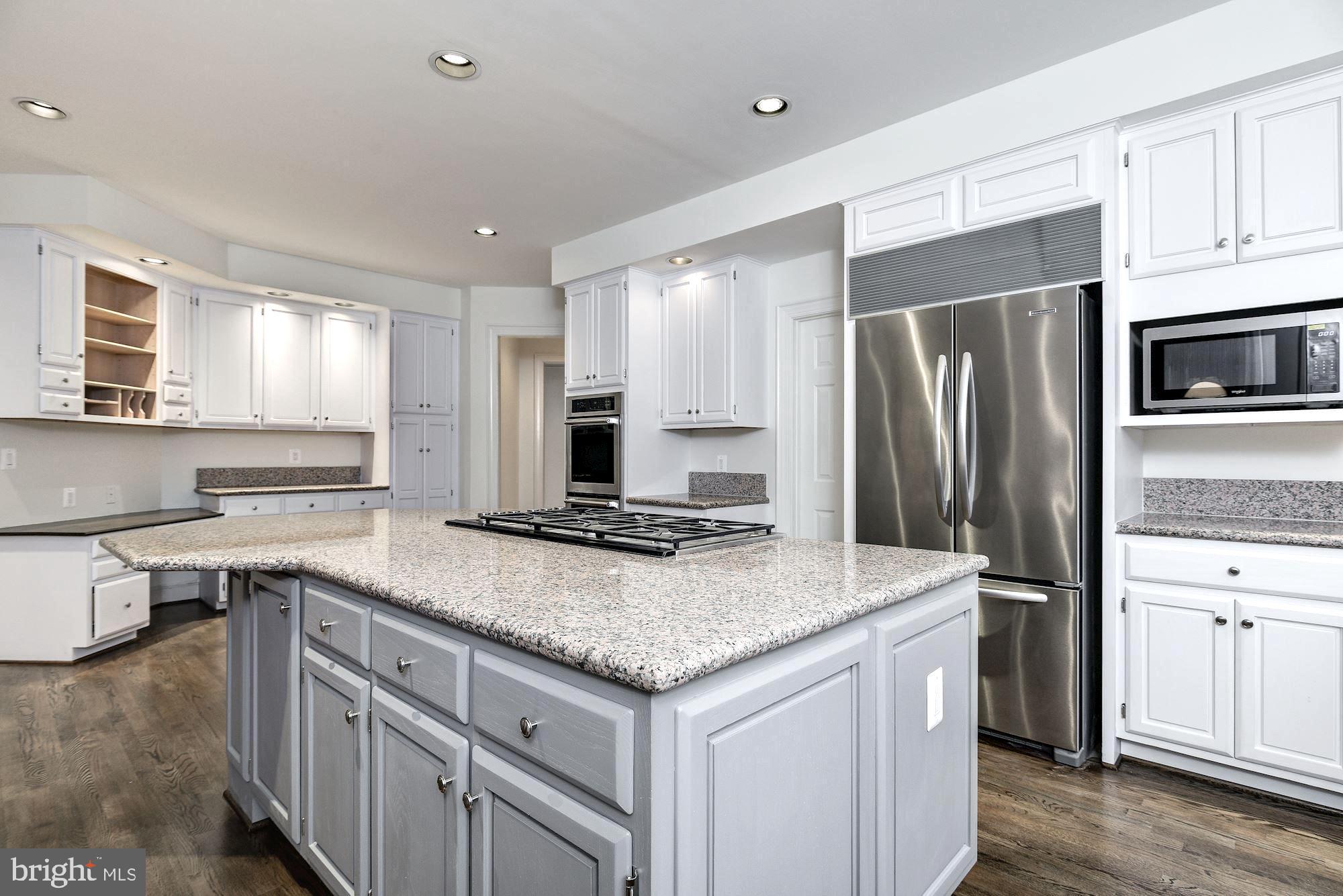 10111 South Glen Road Potomac, MD 20854 - Photo 14 of 36 Sparkling White Kitchen/Stainless Steel Appliance