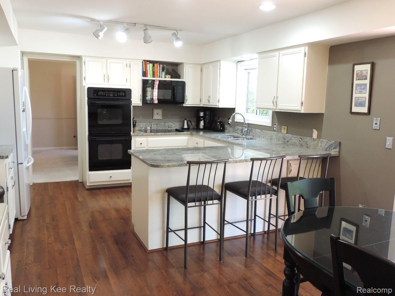 1885 Snowden Court Rochester, MI 48306 - Photo 12 of 47 Kitchen 2