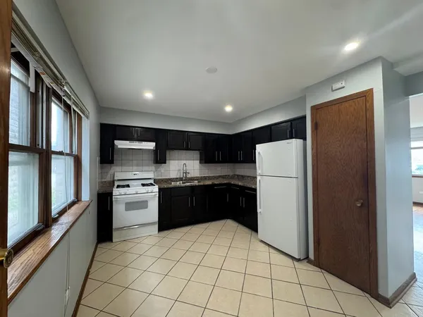 $1,800 | 6543 16th Street, Unit 6, Berwyn, IL 60402