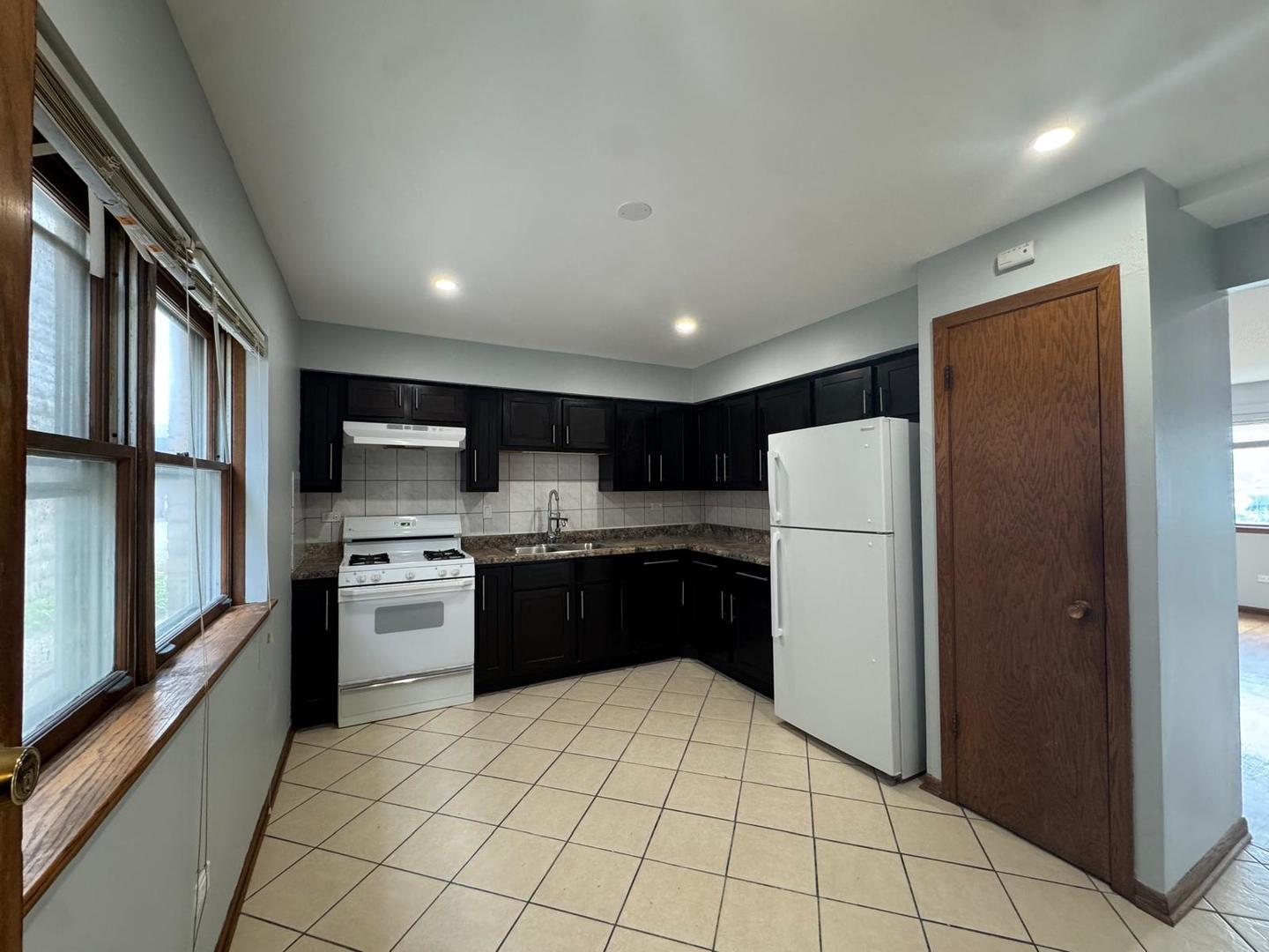 6543 16th Street, Unit 6 Berwyn, IL 60402 - Photo 3 of 9