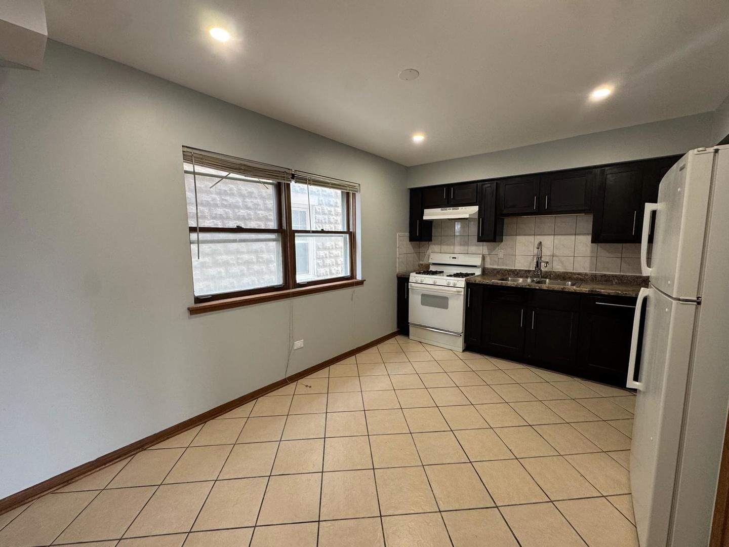 6543 16th Street, Unit 6 Berwyn, IL 60402 - Photo 4 of 9