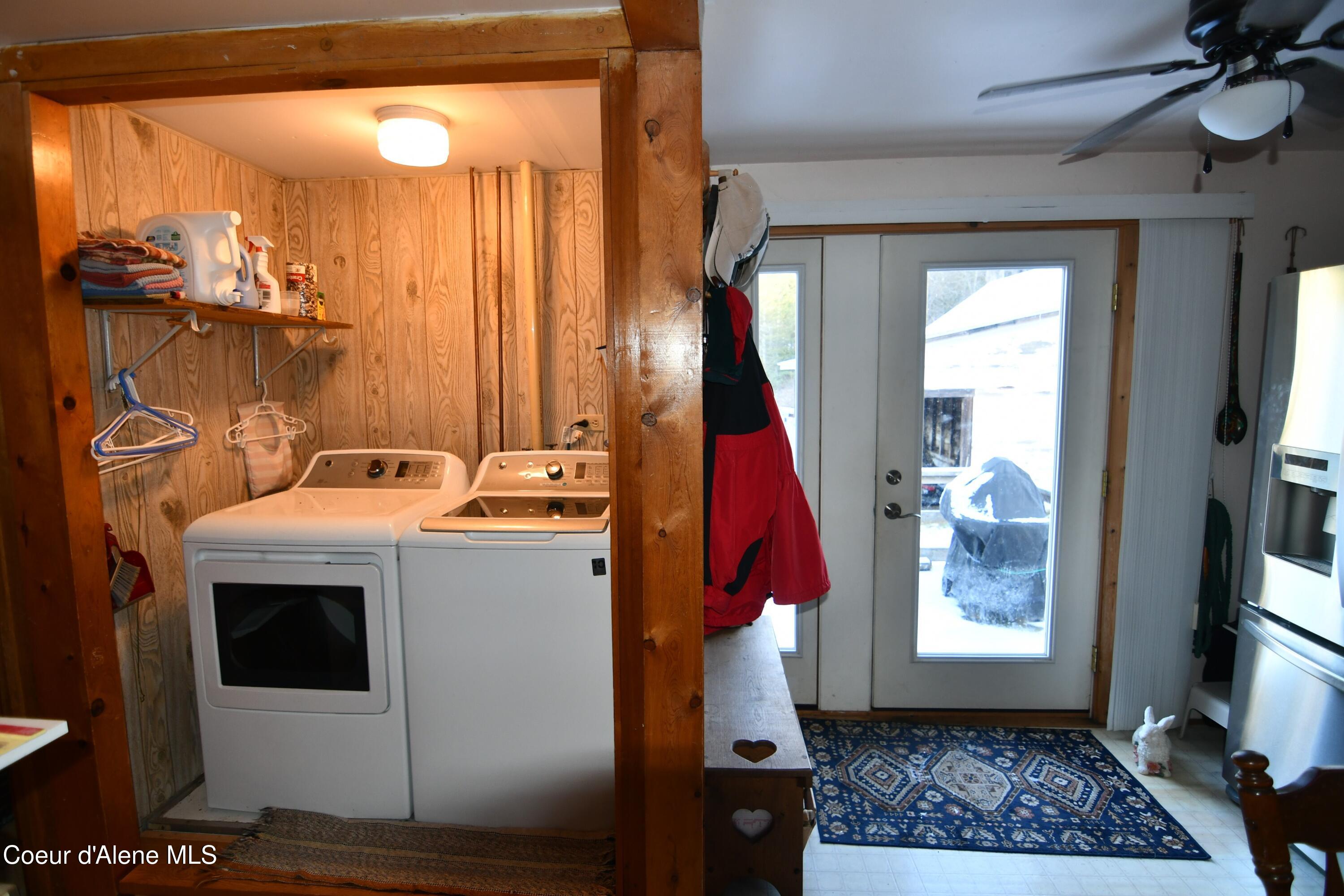 827-835 Lower Page Road Smelterville, ID 83868 - Photo 13 of 21 laundry & back door