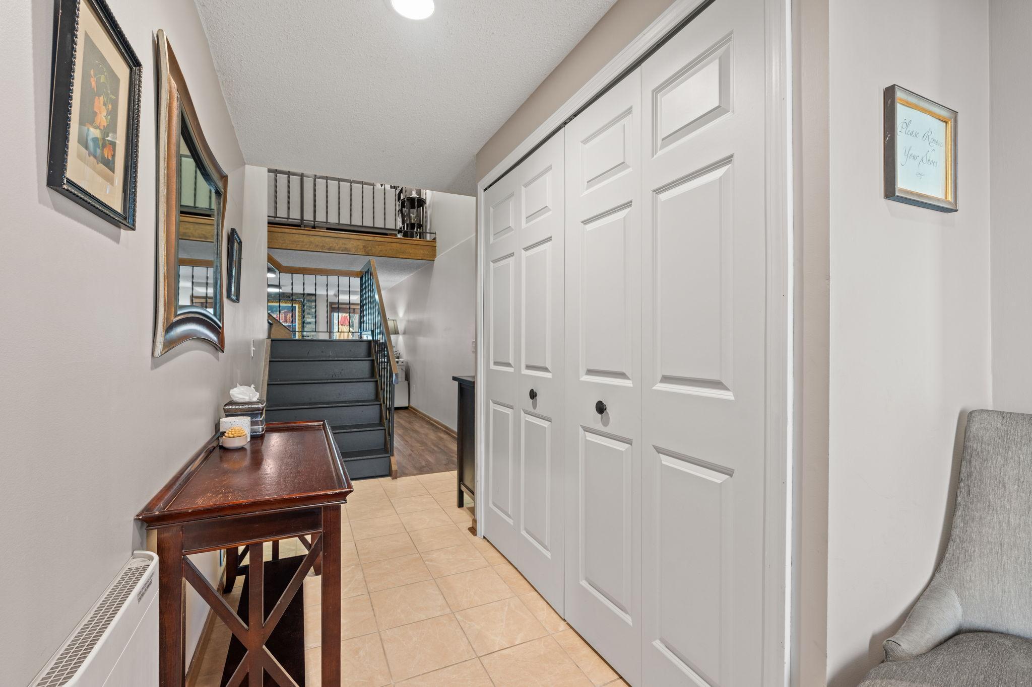 9344 Nesbitt Road Bloomington, MN 55437 - Photo 4 of 46