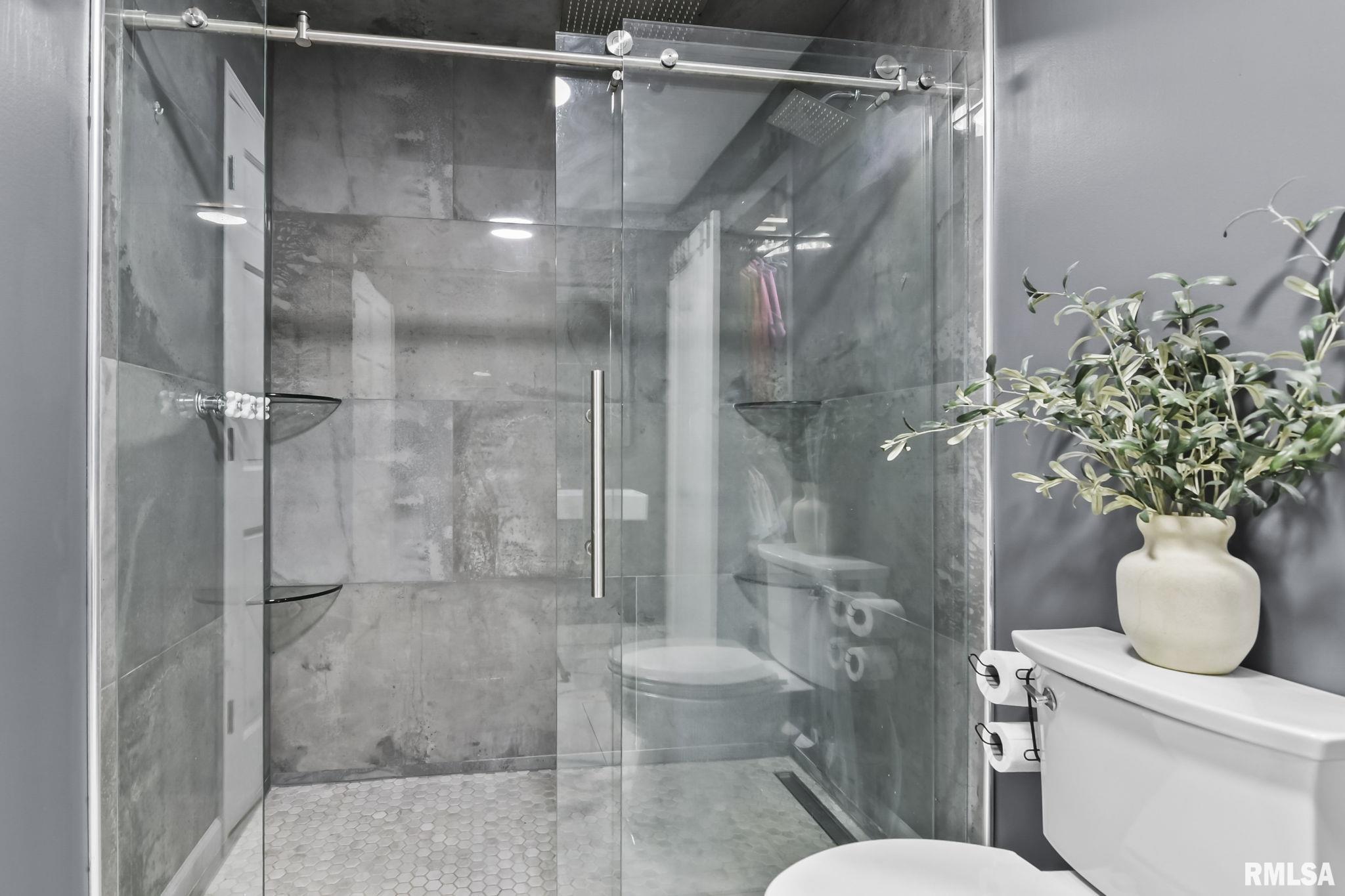 2552 Loami Road Jacksonville, IL 62650 - Photo 23 of 34