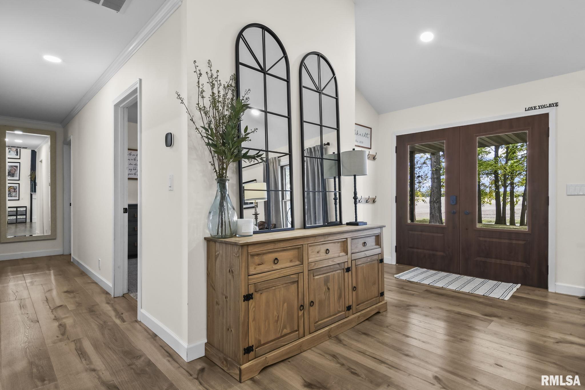 2552 Loami Road Jacksonville, IL 62650 - Photo 6 of 34