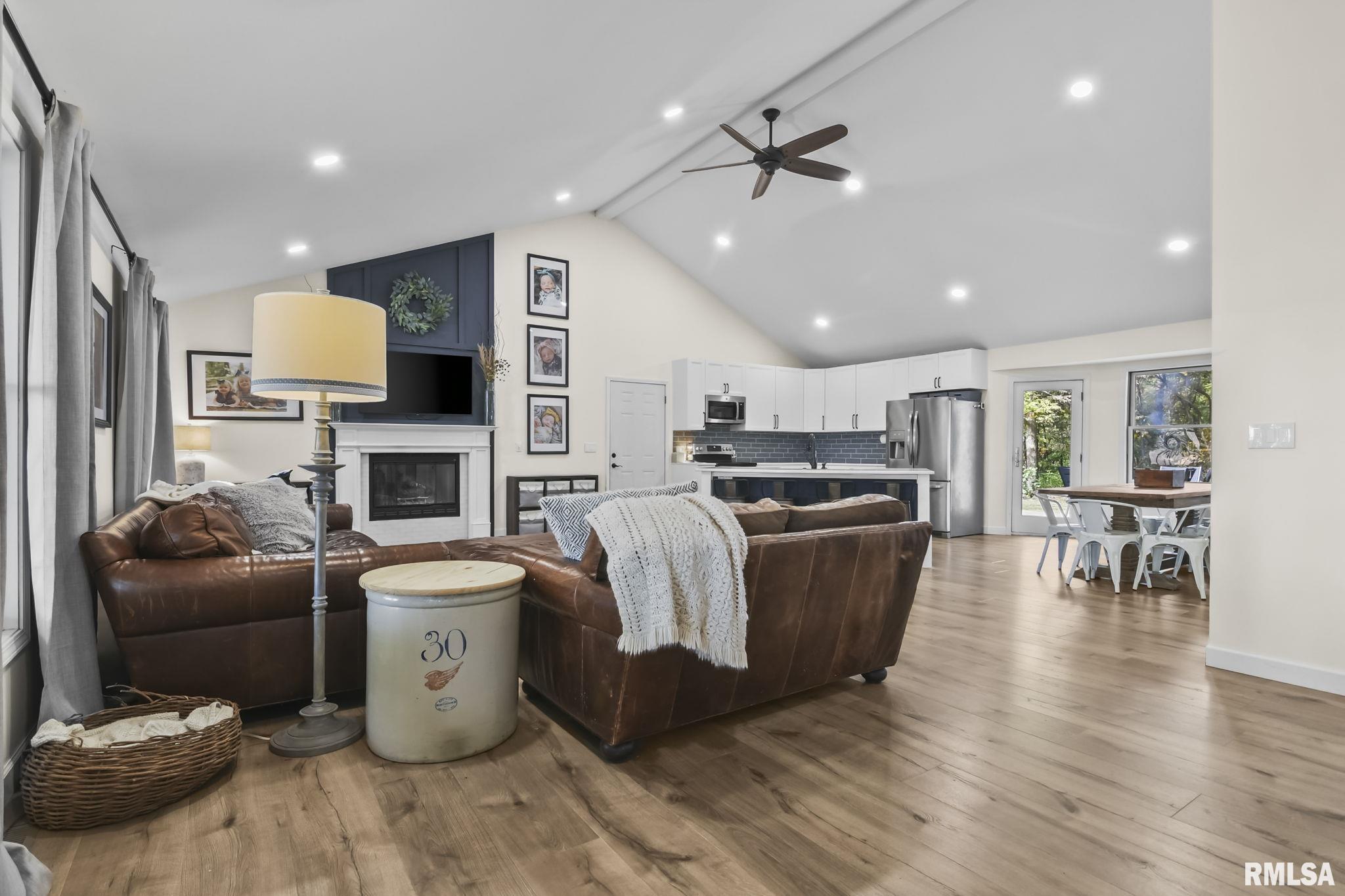 2552 Loami Road Jacksonville, IL 62650 - Photo 9 of 34