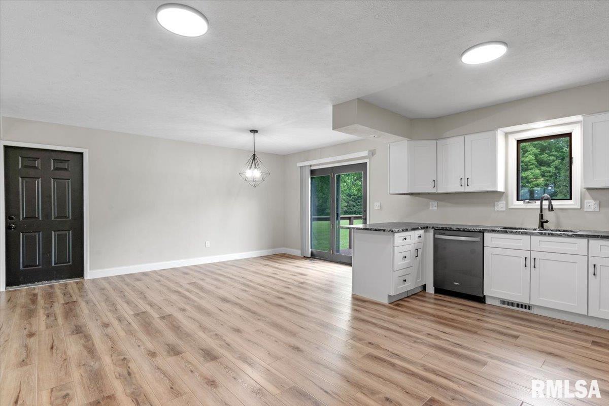 5660 Wesley Chapel Road Chatham, IL 62629 - Photo 12 of 36 Gallery Image 12