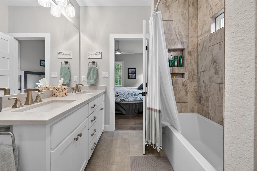 4747 Stonebridge Athens, TX 75751 - Photo 19 of 40 a en suite bathroom with a double vanity sink and a bathtub