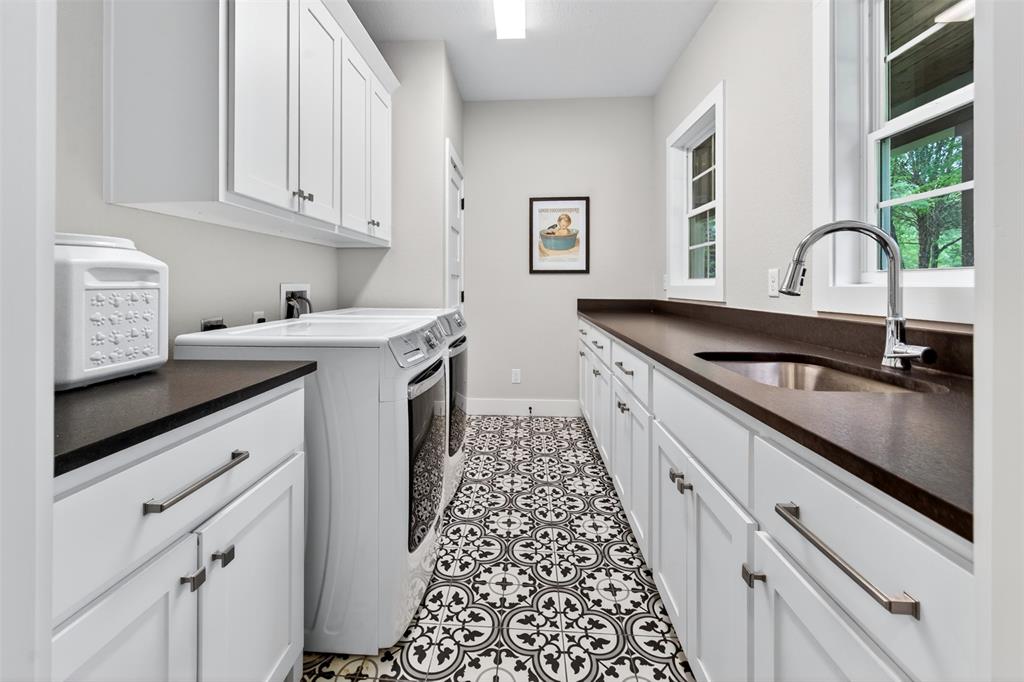 4747 Stonebridge Athens, TX 75751 - Photo 24 of 40 a kitchen with granite countertop a sink stove and cabinets