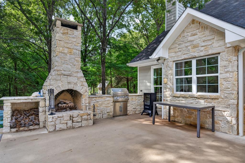 4747 Stonebridge Athens, TX 75751 - Photo 27 of 40 a view of a patio with table and chairs and potted plants