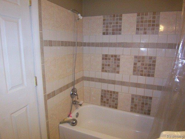 2425 Maplecrest Road Sterling Heights, MI 48310 - Photo 10 of 17 100_1757