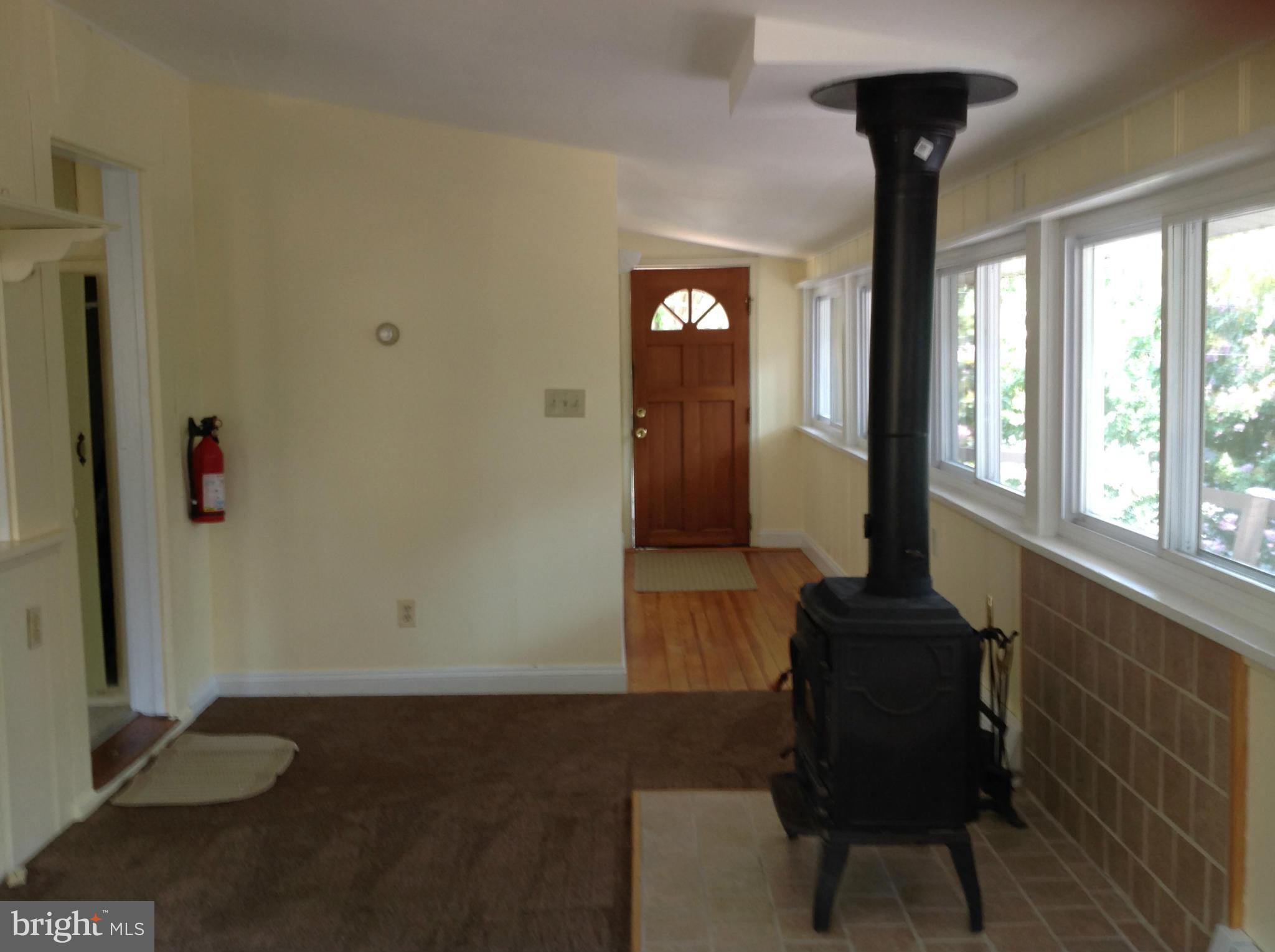 25 Edmondson Ridge Road Baltimore, MD 21228 - Photo 13 of 15 Family Room
