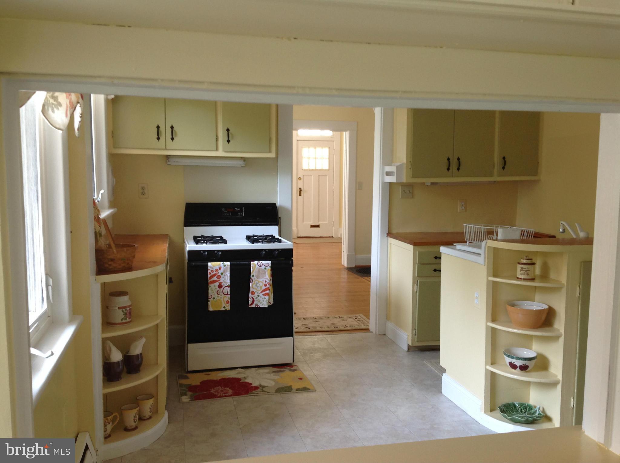 25 Edmondson Ridge Road Baltimore, MD 21228 - Photo 3 of 15 Kitchen