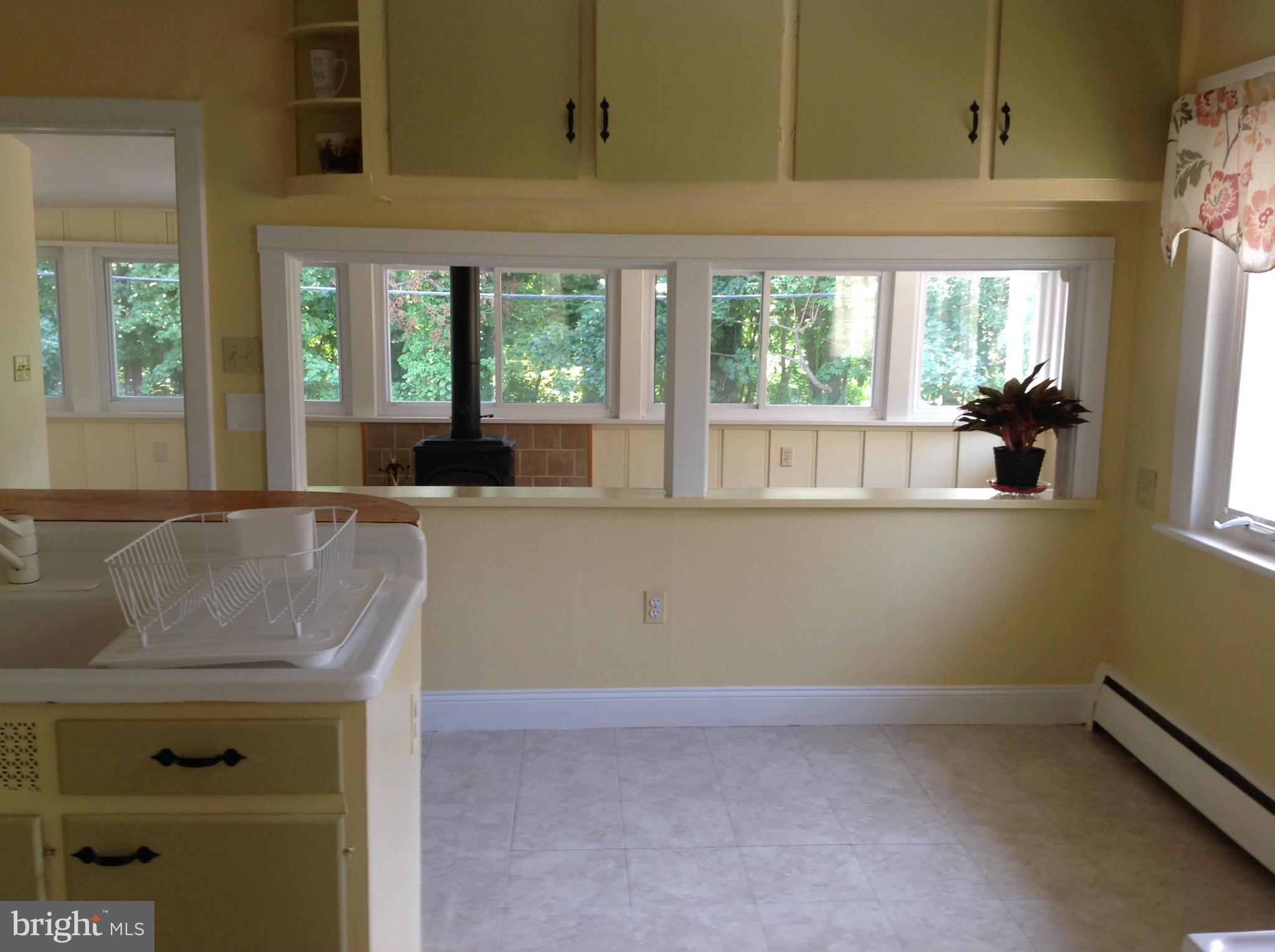 25 Edmondson Ridge Road Baltimore, MD 21228 - Photo 4 of 15 Kitchen