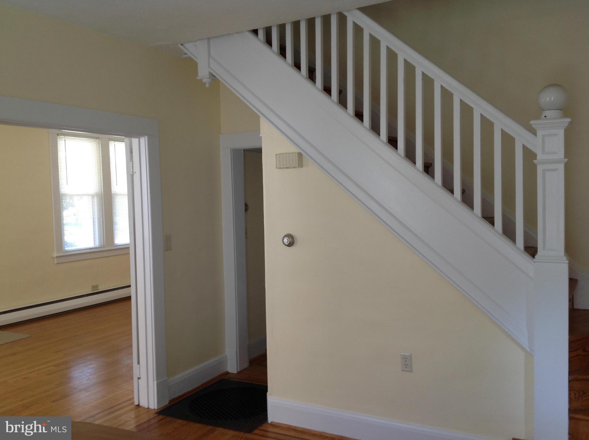 25 Edmondson Ridge Road Baltimore, MD 21228 - Photo 5 of 15 Dining Room