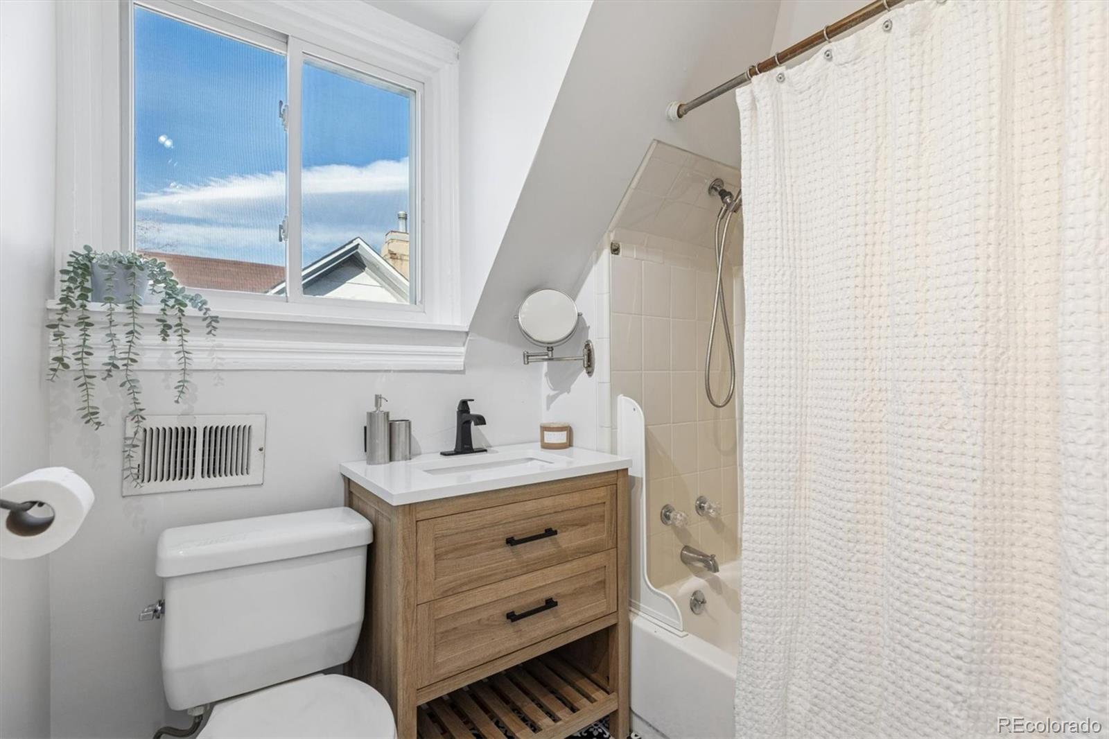 261 Fox Street Denver, CO 80223 - Photo 21 of 27