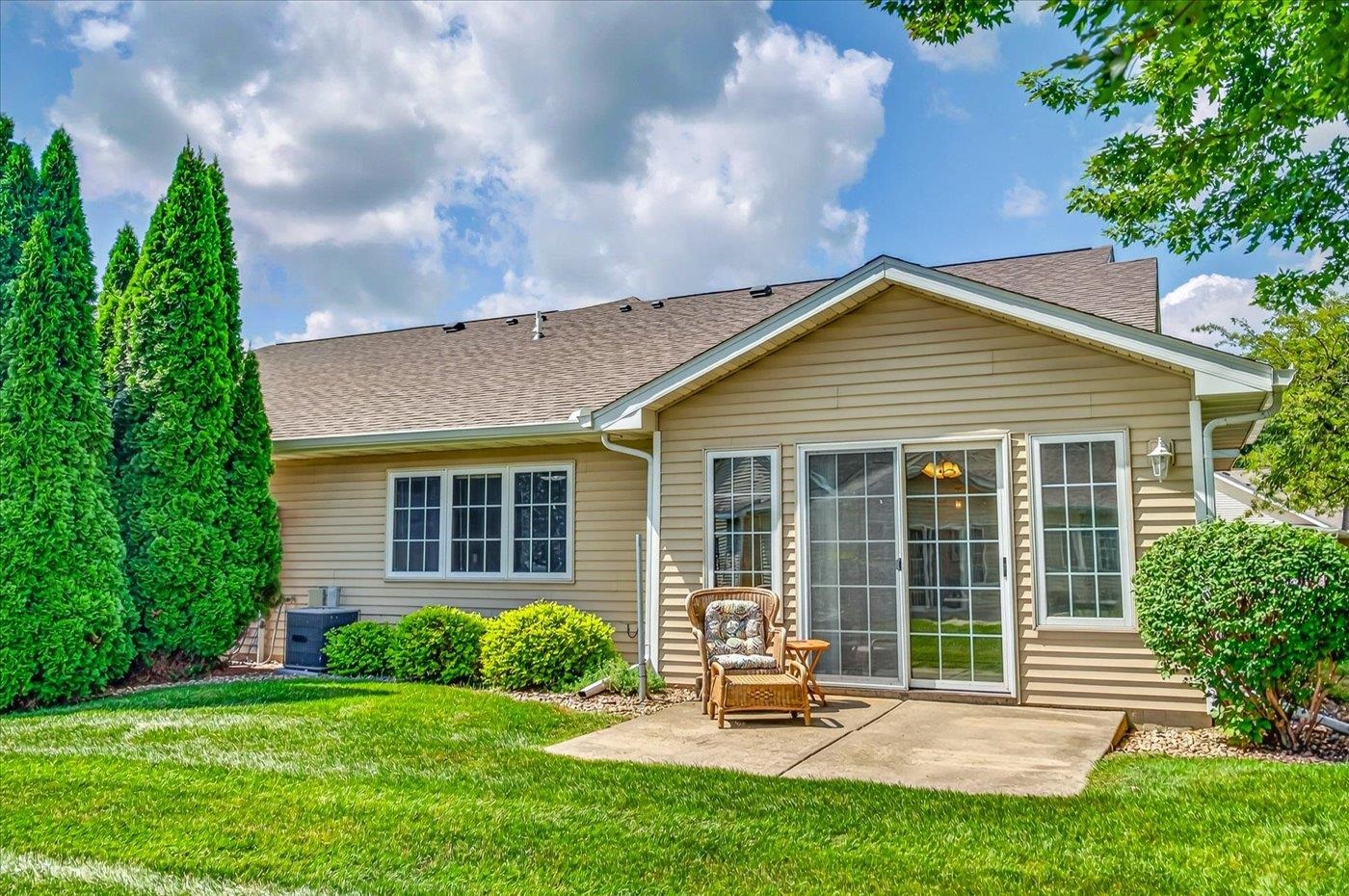 640 Springbrook Circle DeForest, WI 53532 - Photo 4 of 41 Gallery Image 4