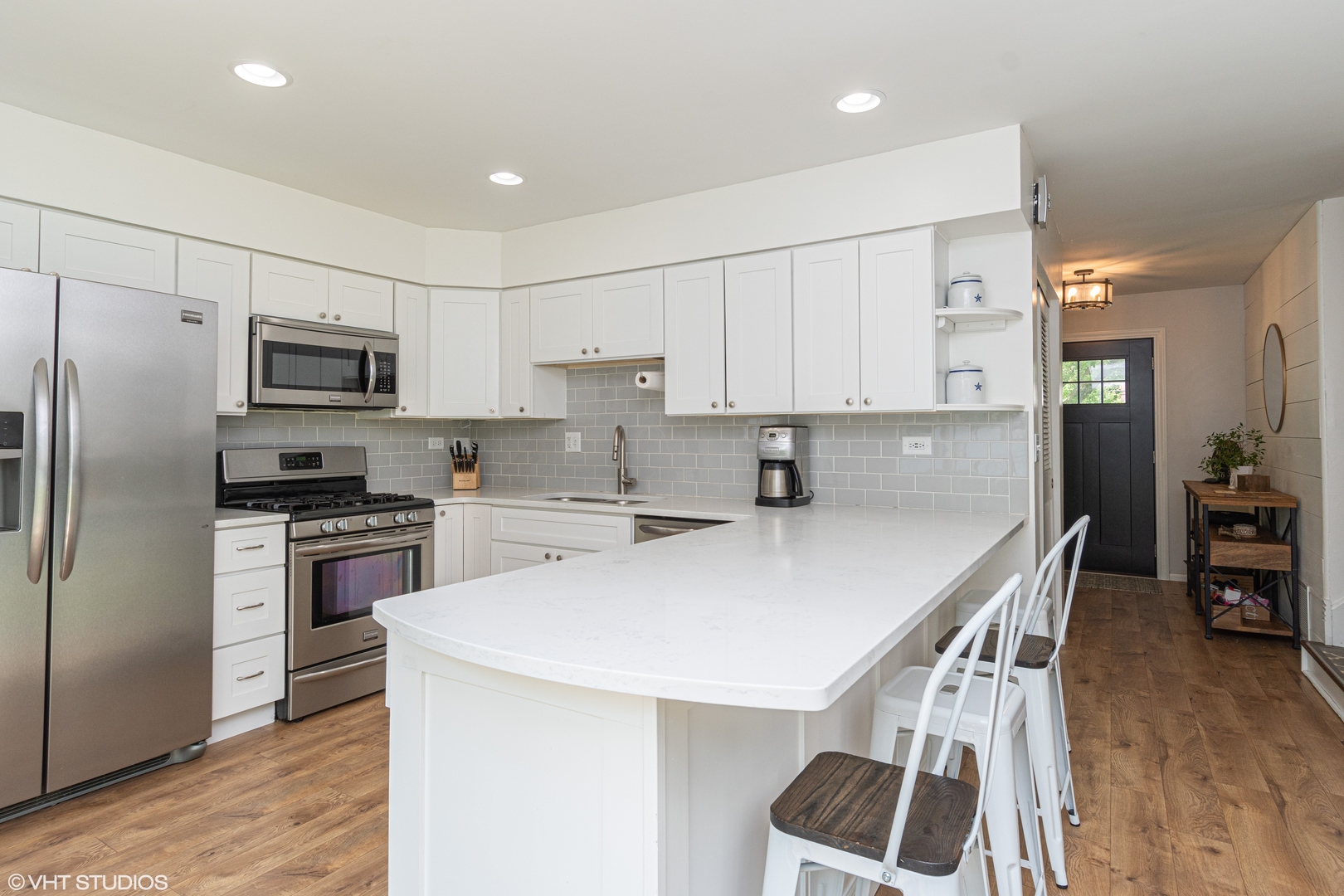 208 South River Road Naperville, IL 60540 - Photo 5 of 14