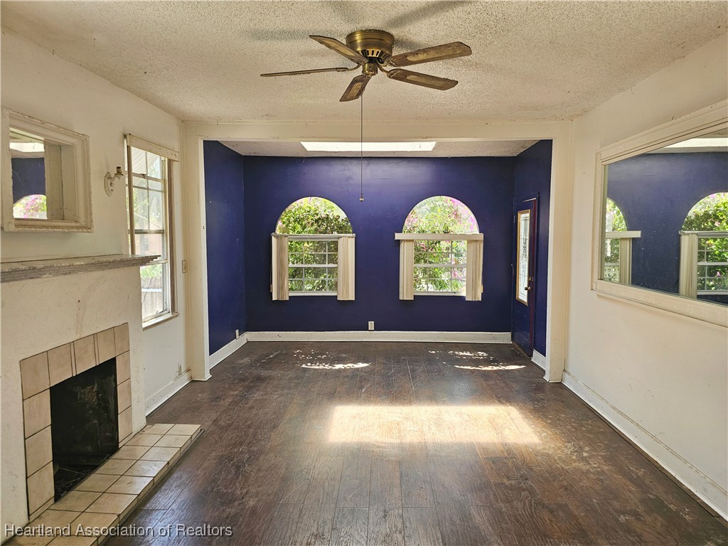 1237 Hitakee Avenue Sebring, FL 33870 - Photo 4 of 26 Living Room.