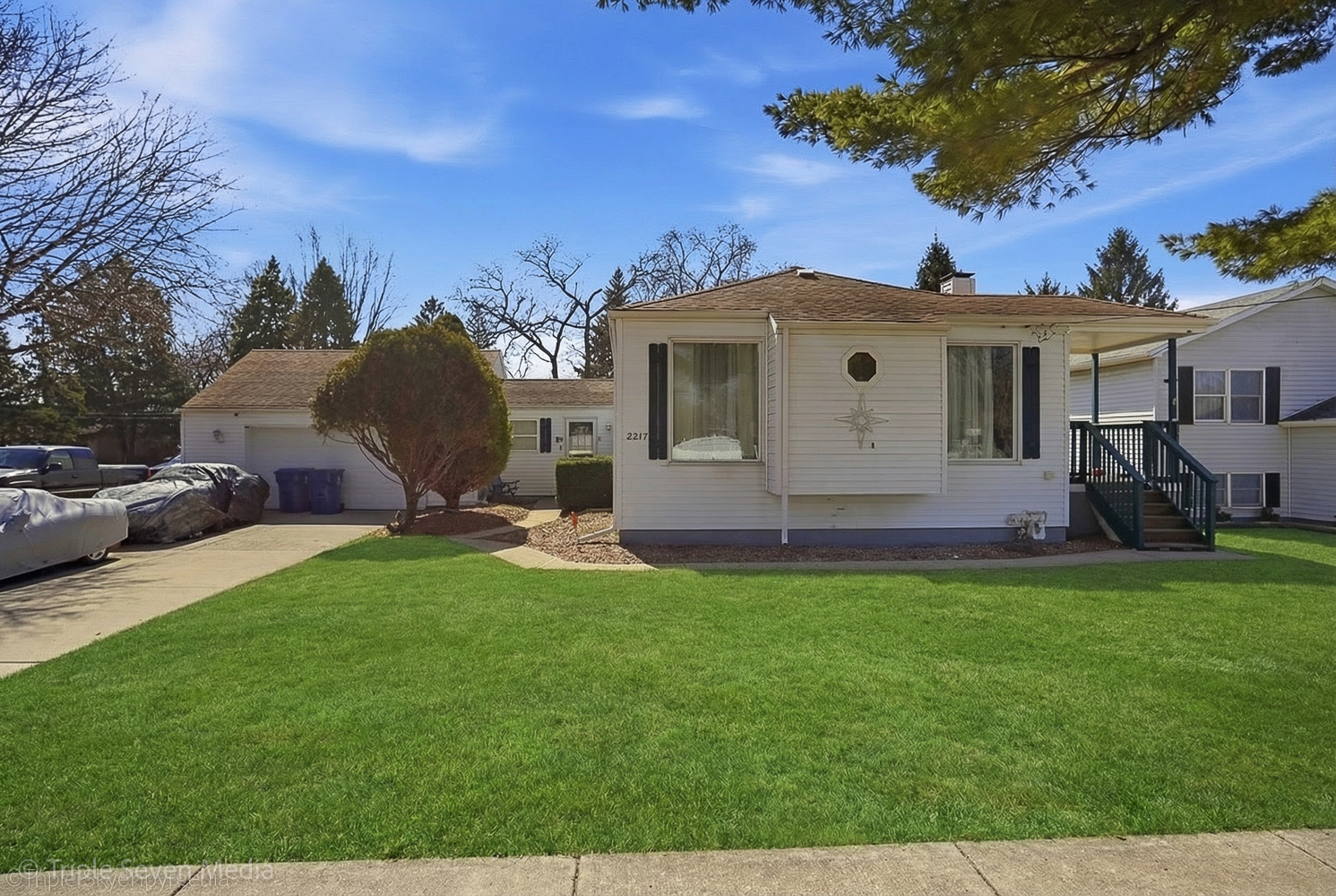 a view of a yard in front of a house