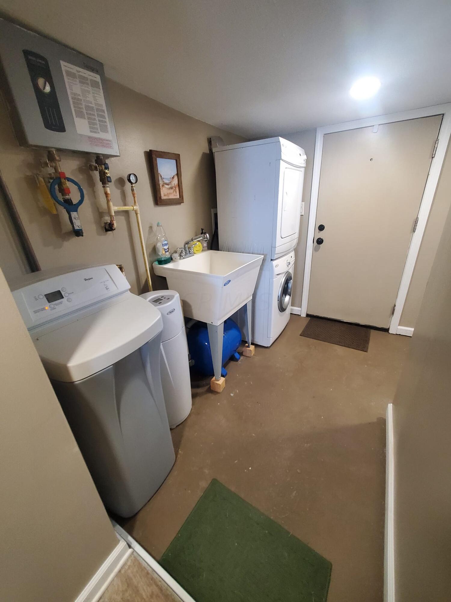 13963 Custers Point Road Northeast, Unit 27 Thornville, OH 43076 - Photo 21 of 34 13963 Custers Laundry
