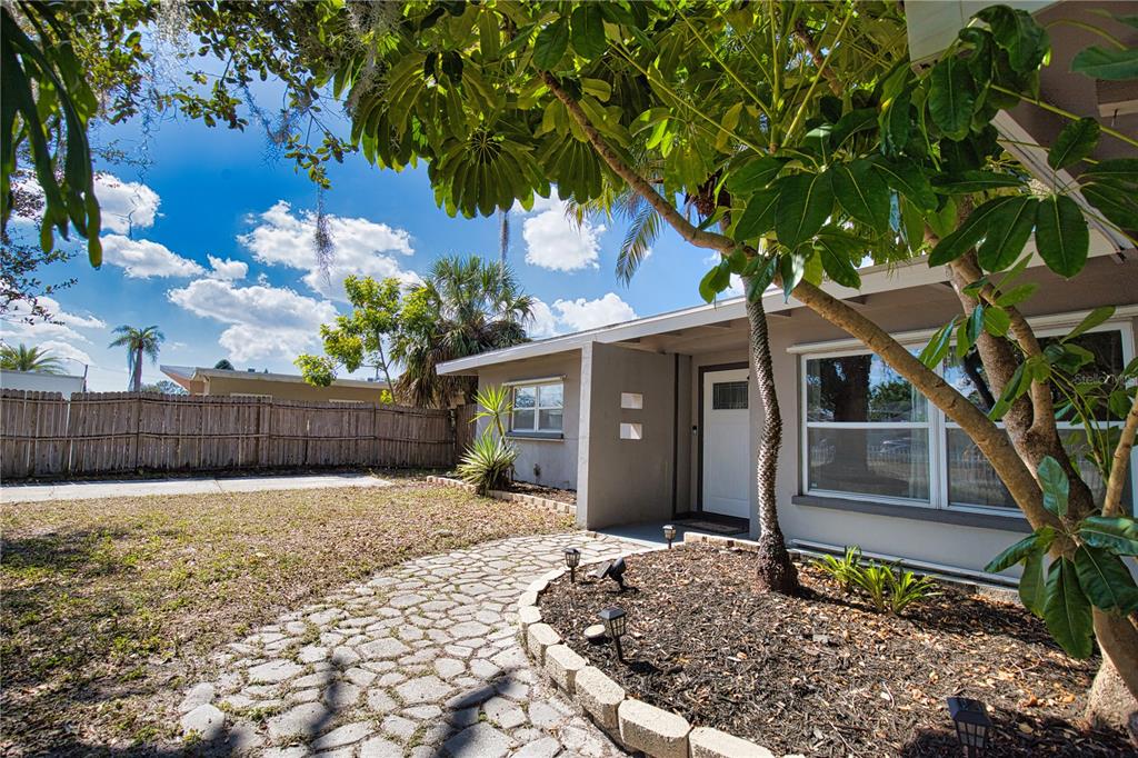 1937 Gold Avenue Sarasota, FL 34235 - Photo 2 of 47