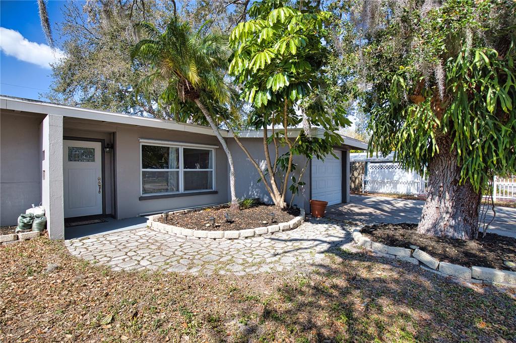 1937 Gold Avenue Sarasota, FL 34235 - Photo 4 of 47