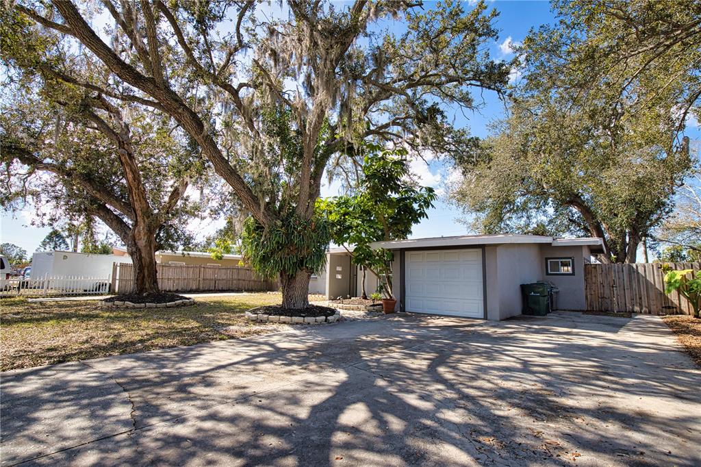 1937 Gold Avenue Sarasota, FL 34235 - Photo 8 of 47