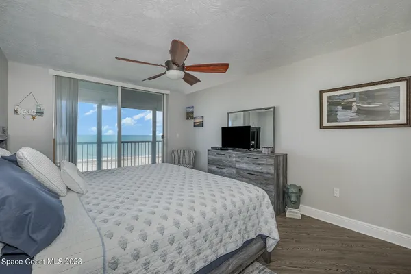 a bedroom with a bed and a ceiling fan