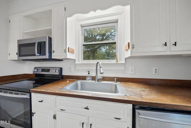 a view of room with window and ceiling fan