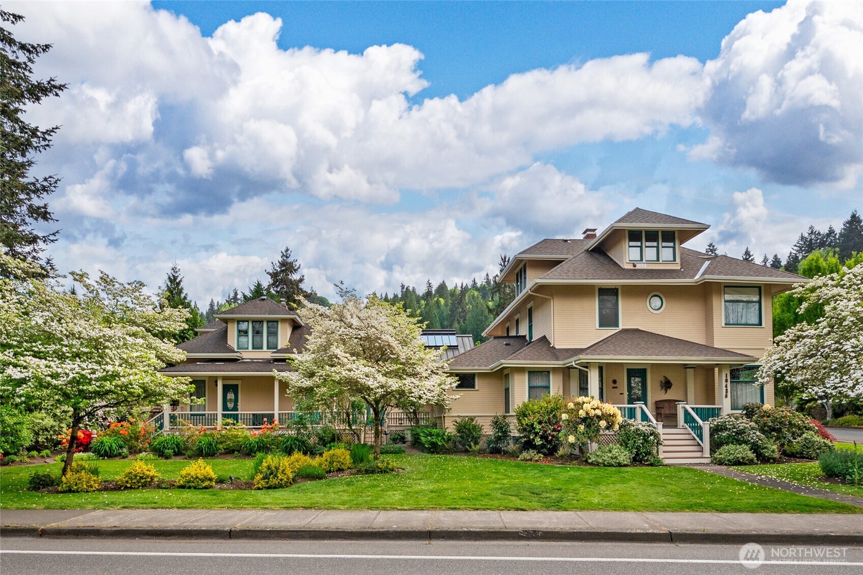 10425 East Riverside Drive Bothell, WA 98011 - Photo 1 of 40