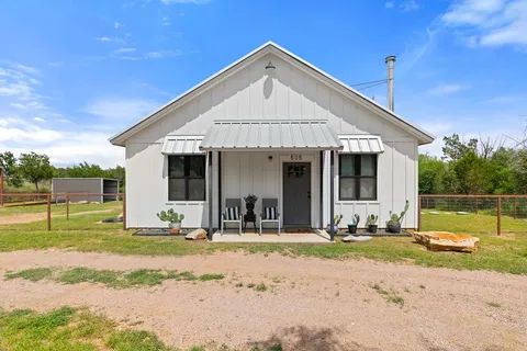 $385,000 | 505 Broken Arrow Drive, Spicewood, TX 78669