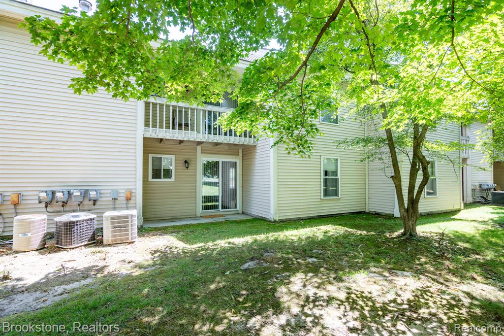 1626 Emerson Circle Rochester Hills, MI 48307 - Photo 17 of 24