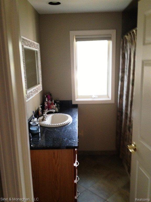 1265 North River Road St. Clair, MI 48079 - Photo 9 of 20 EL bathroom