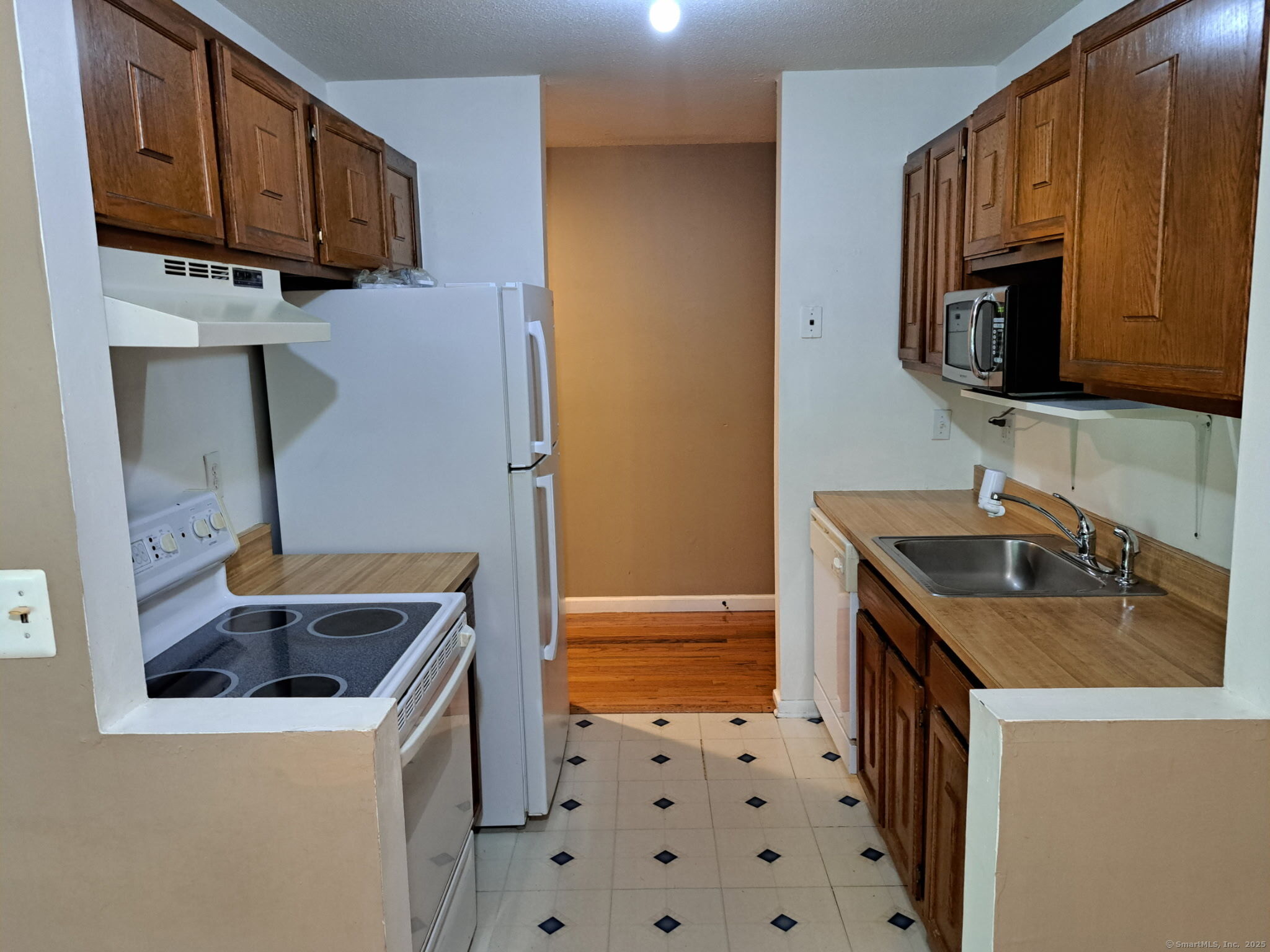 85 Balance Rock Road, Unit 14 Seymour, CT 06483 - Photo 3 of 13