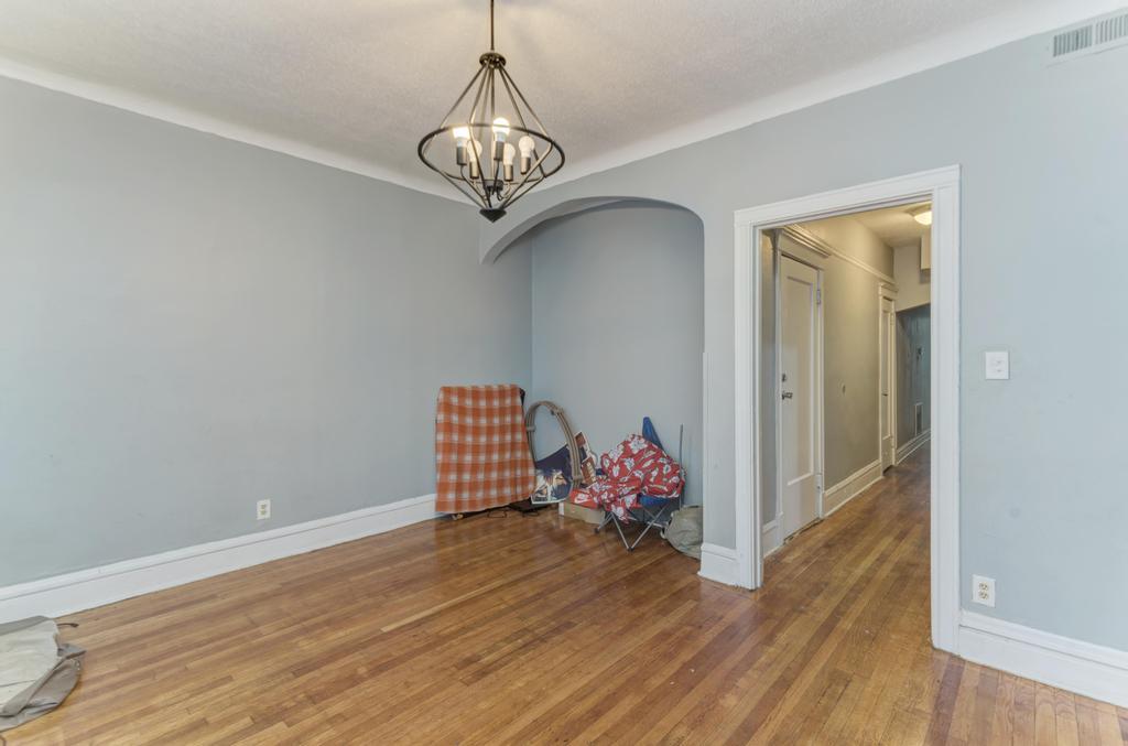 6840 South Prairie Avenue Chicago, IL 60637 - Photo 18 of 47 a view of a room with wooden floor and workspace