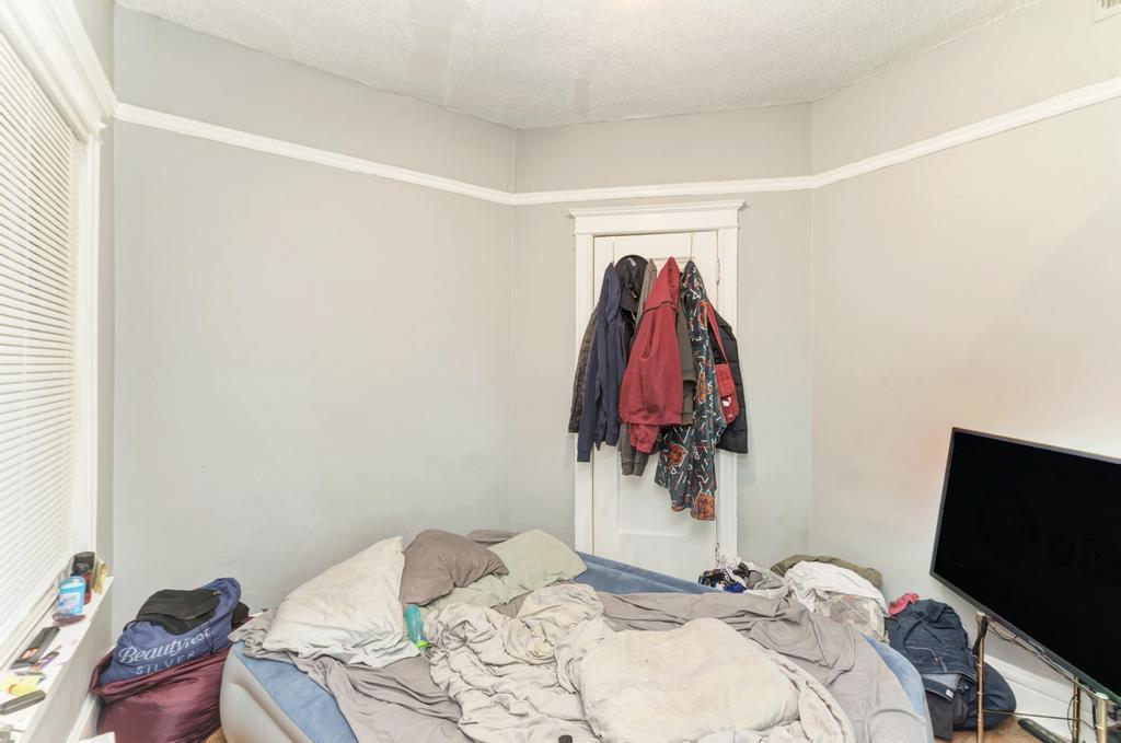 6840 South Prairie Avenue Chicago, IL 60637 - Photo 23 of 47 a bed room with a bed and a television