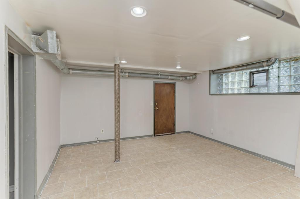 6840 South Prairie Avenue Chicago, IL 60637 - Photo 28 of 47 a view of an empty room