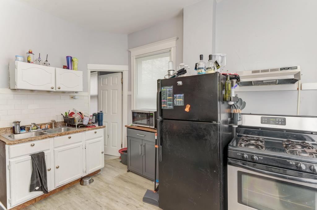 6840 South Prairie Avenue Chicago, IL 60637 - Photo 42 of 47 a kitchen with a stove and a refrigerator